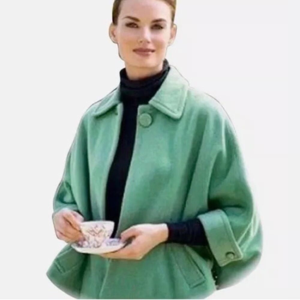 NWT Cabi Carriage House Green Cape
Size: Small /Medium